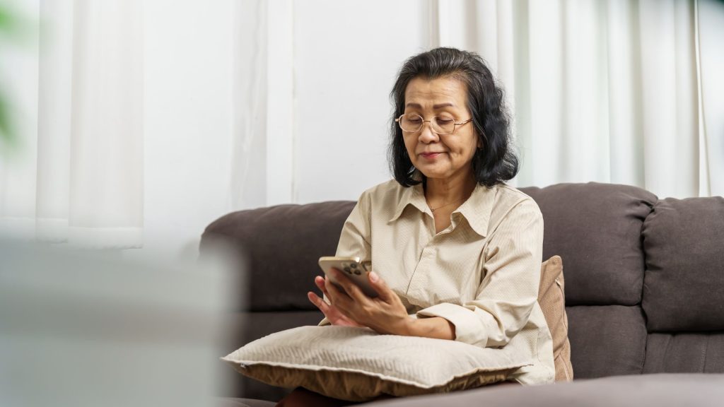 How to Know If Your Aging Parent Is Safe Living Alone